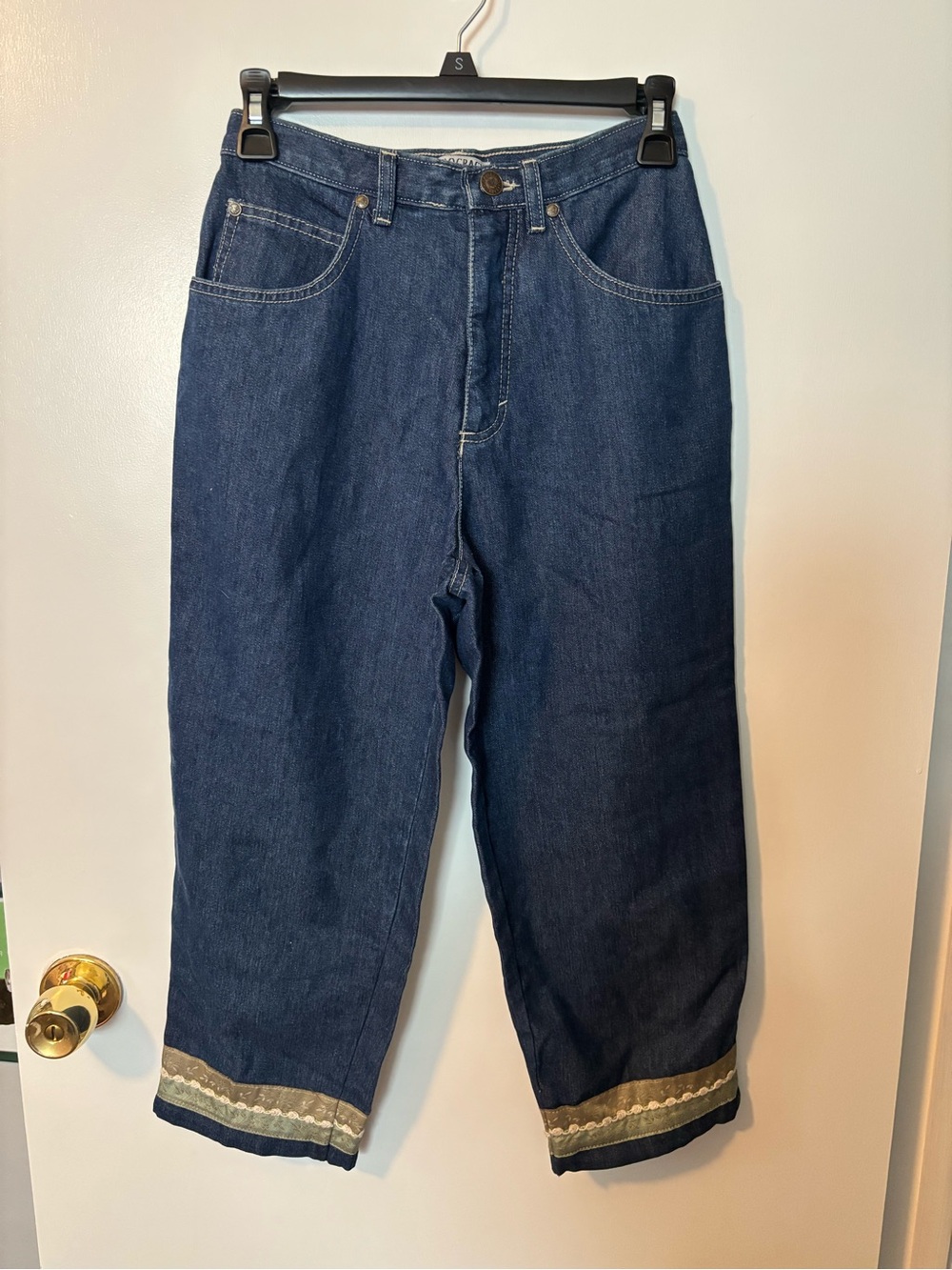 Soft Girl Romantic Feminine Cropped Embroidered Dark Denim Jeans 4P